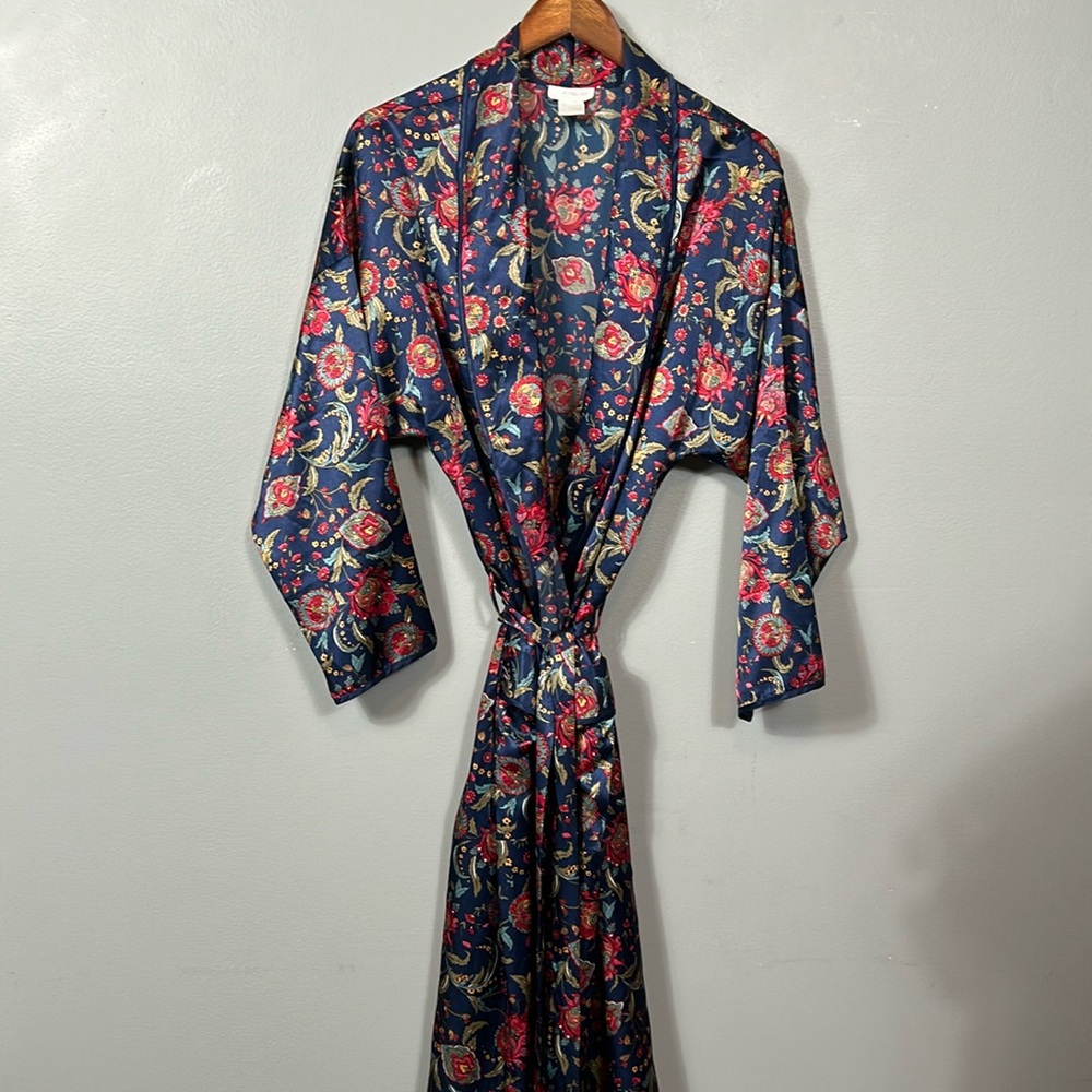 Fantasies by Morgan Taylor Navy Satin Floral Robe size M / L - vintage